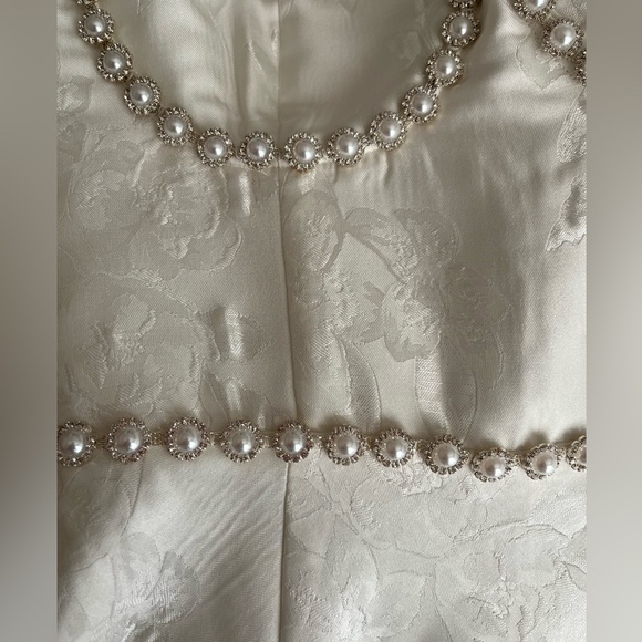 V. Chapman The Cora Dress in White Baroque Floral - Picture 4 of 7